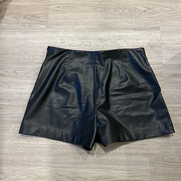 Zara Black Faux Leather High Waist Shorts Size XL - Picture 3 of 5